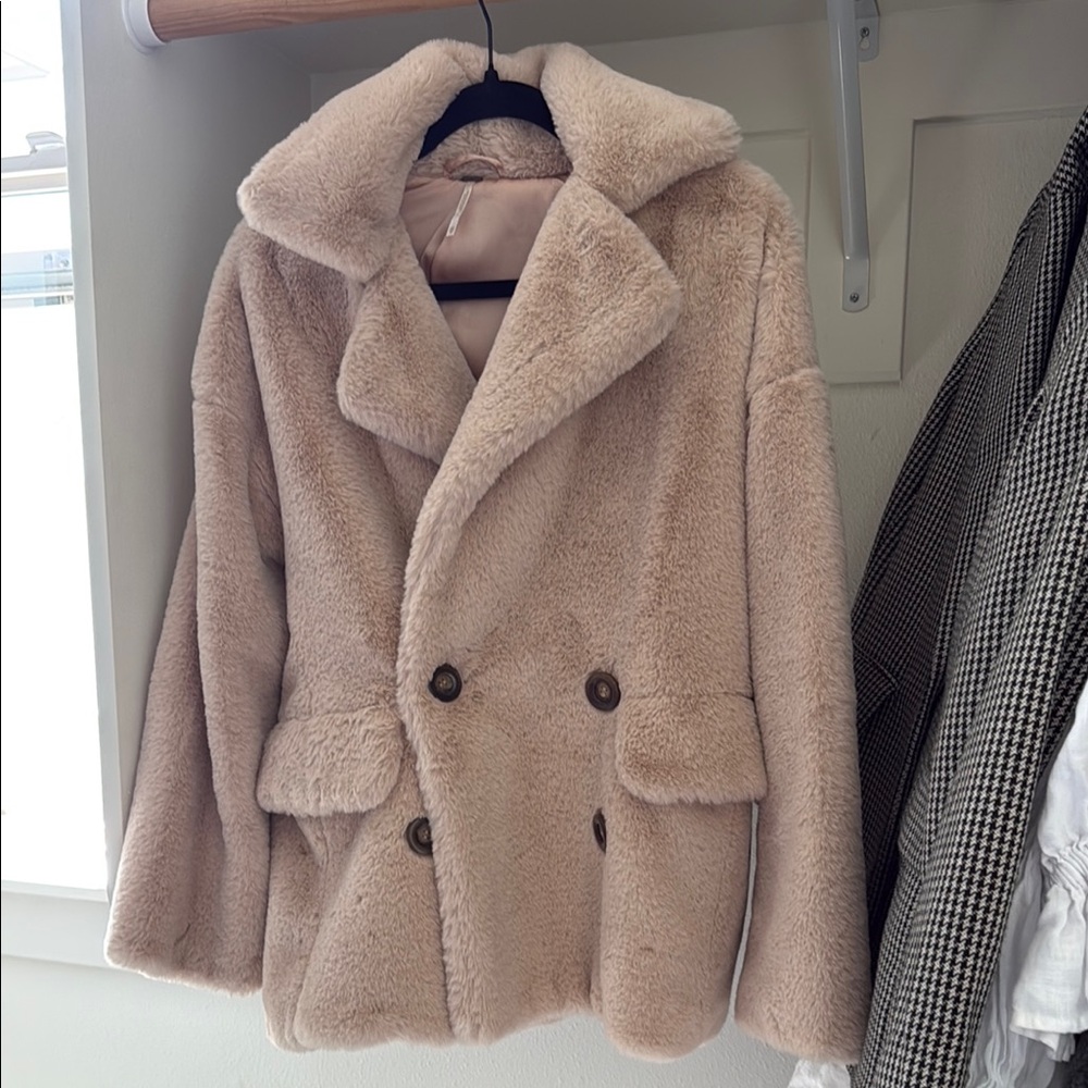 Free People Blush Teddy Jacket faux fur gently used